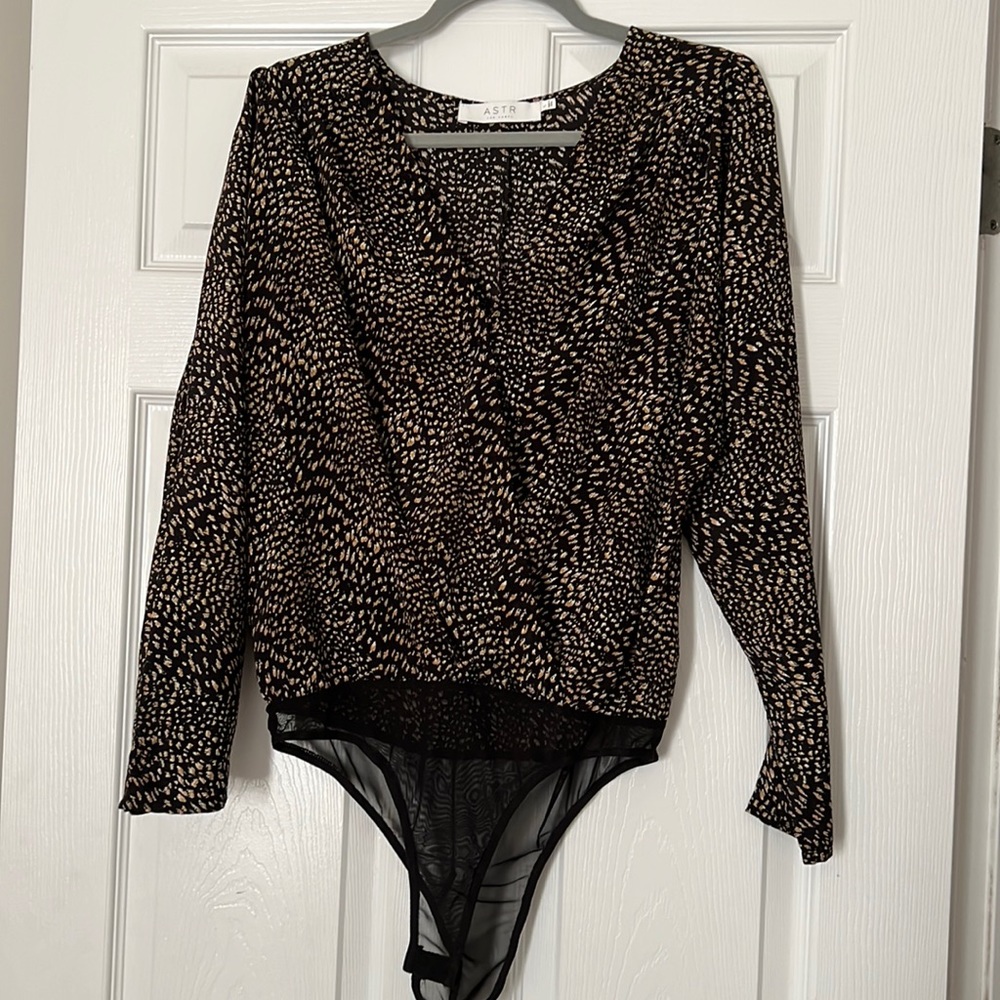 Astr The Label Leopard Print Bodysuit Size L - image 1